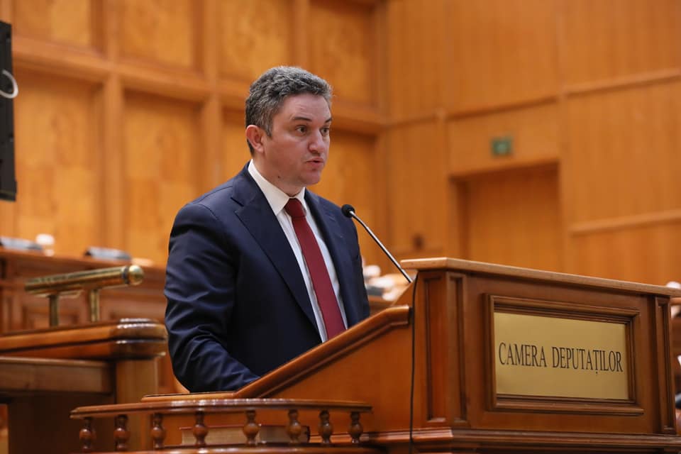 Un deputat a pierdut lupta cu „Marele uriaș prietenos”, pe care l-a reclamat la OPC. Între timp s-a răzgândit: a citit cartea