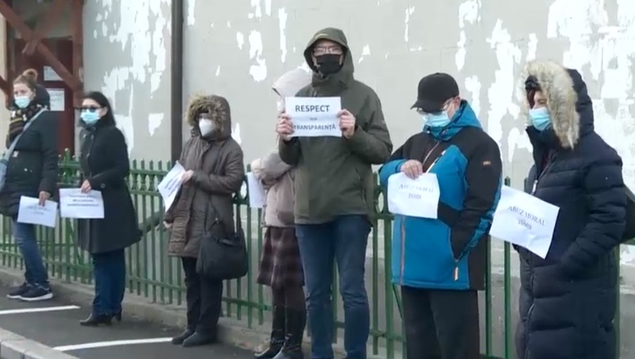 Cererea de evacuare a liceului "Gheorghe Șincai", respinsă. Decizia instanței nu este definitivă
