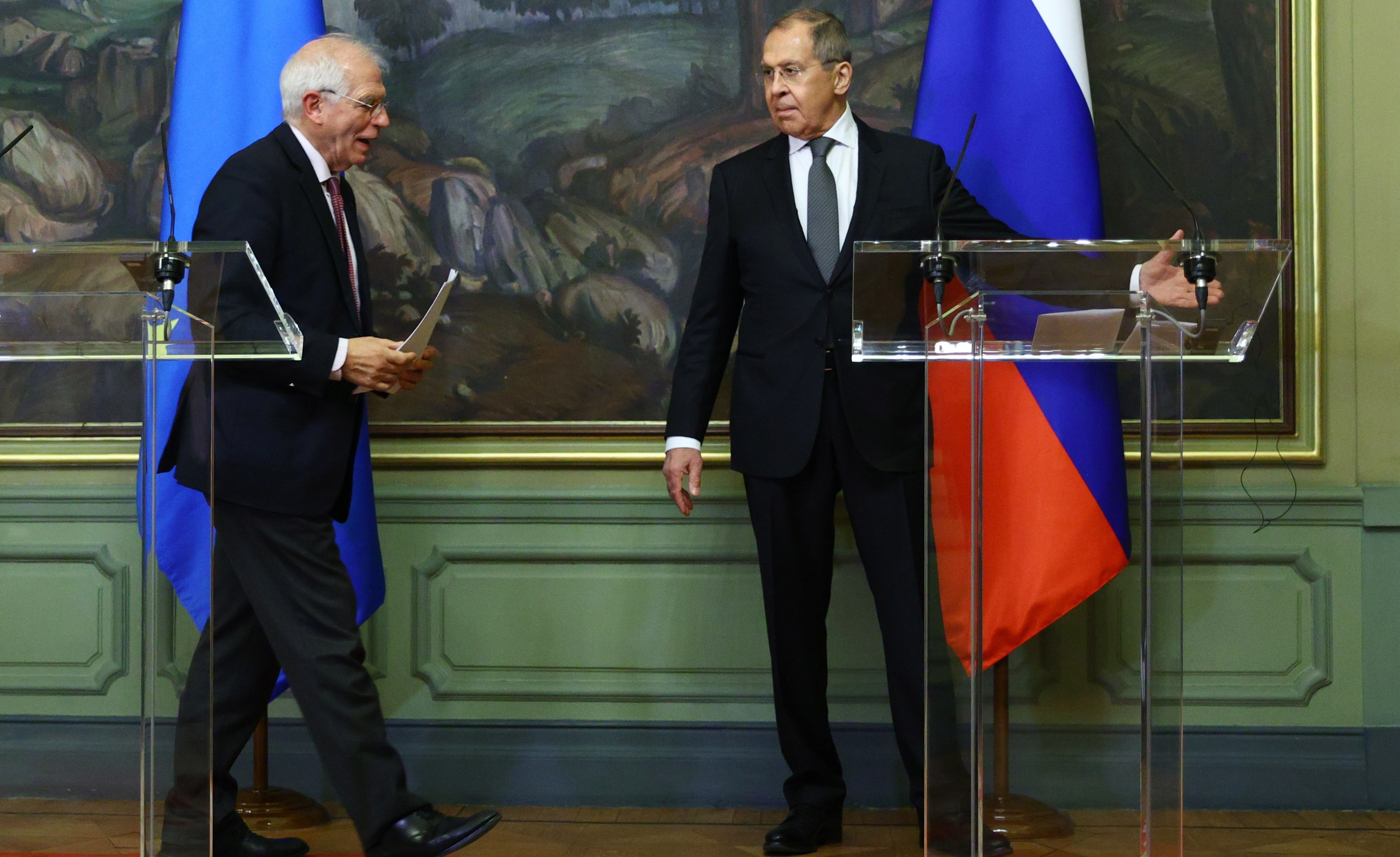 Zeci de europarlamentari semnează o scrisoare către Ursula von de Leyen să-l demită pe Josep Borrell după vizita în Rusia