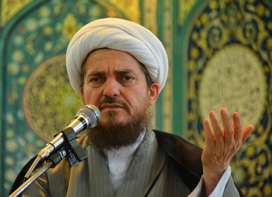 Un cleric iranian susține că oamenii vaccinați împotriva COVID „devin homosexuali”