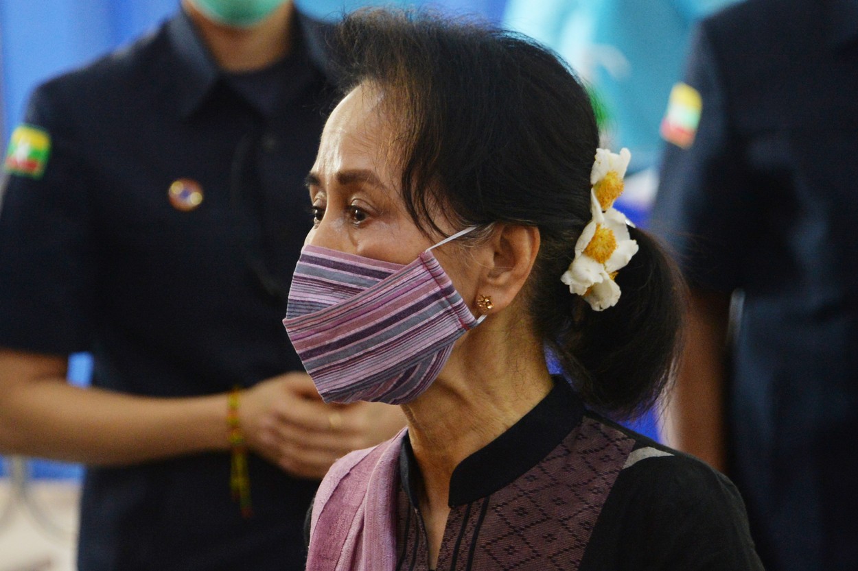 Aung San Suu Kyi, arestată după lovitura de stat din Myanmar, este acuzată că deținea fără drept aparate walkie-talkie