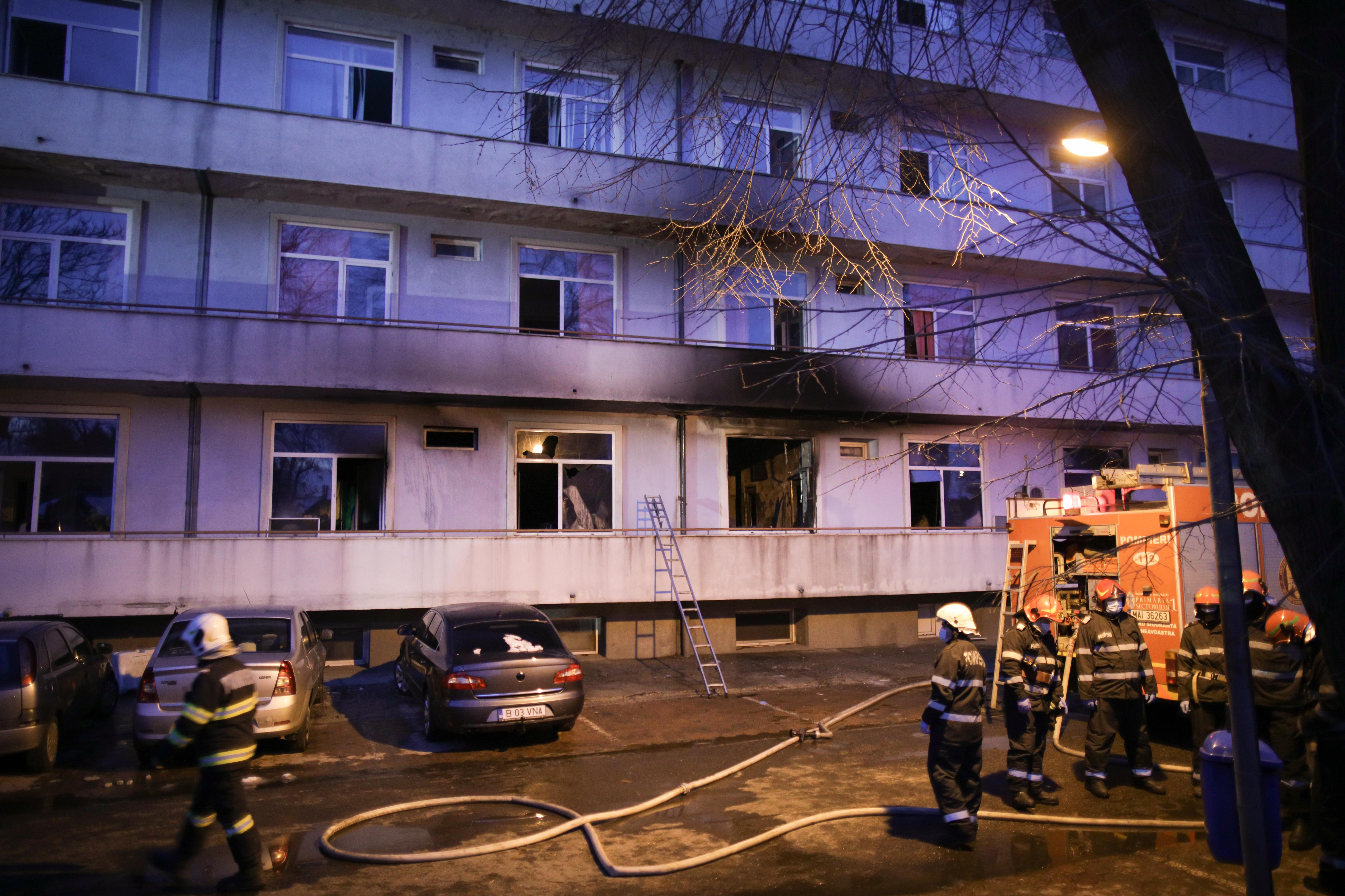 Incendiu la „Matei Balş”. Doi morți cu arsuri grave nu au fost încă identificați. Au fost prelevate probe ADN