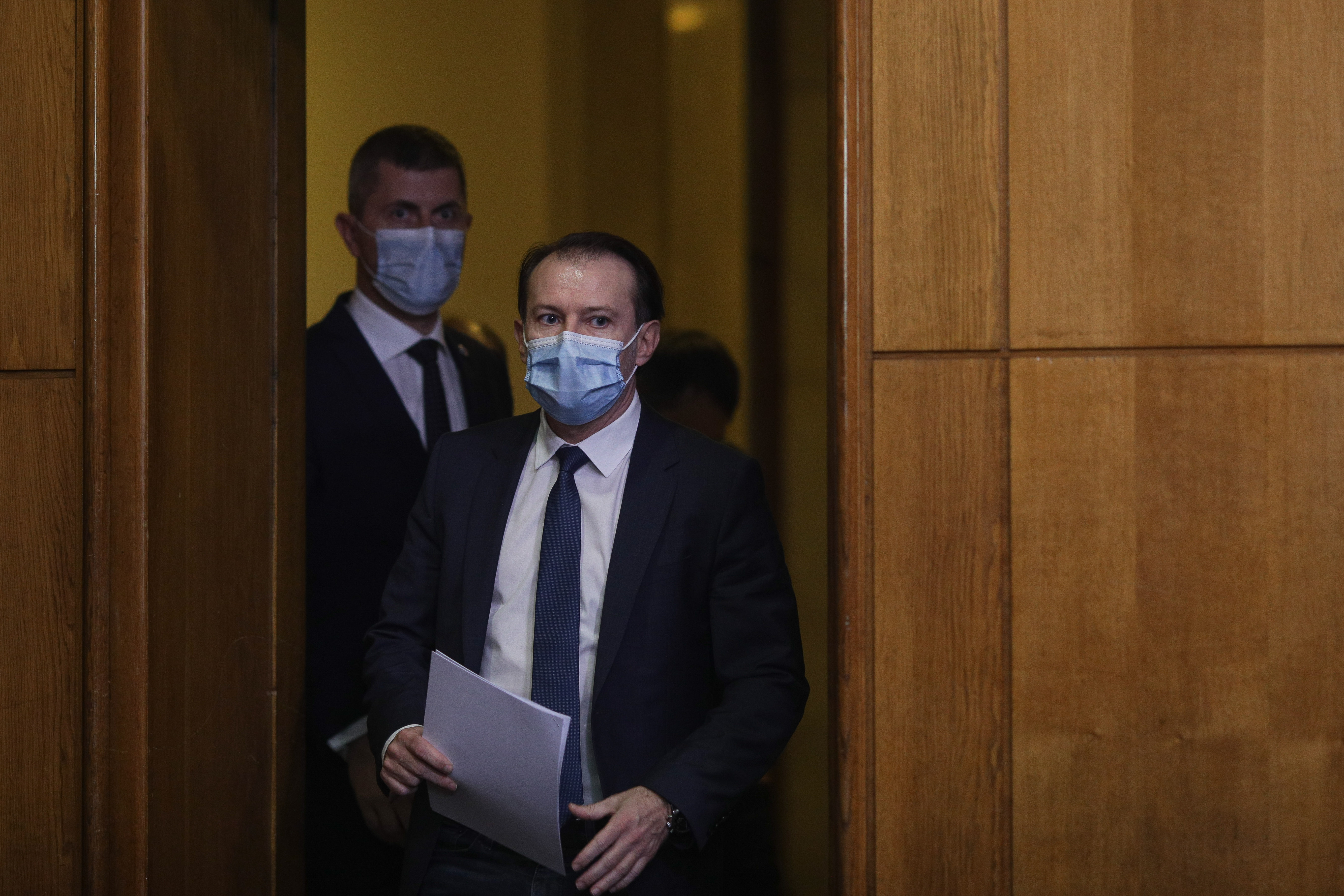 Vicepremierul Barna îl contrazice pe premierul Cîțu în privința companiilor din afara UE care nu au acces la licitații publice