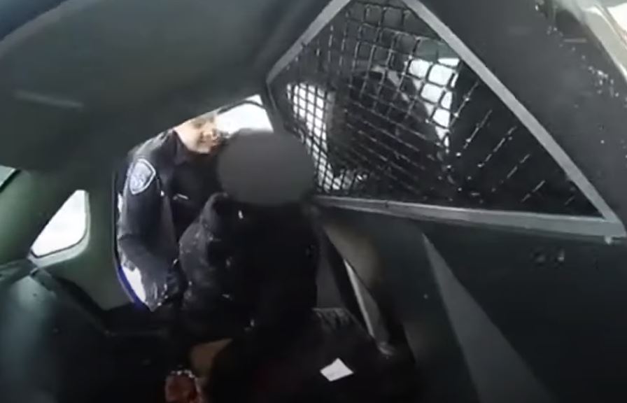 Nou val de indignare în SUA: O înregistrare video arată poliţişti maltratând o fetiţă de culoare