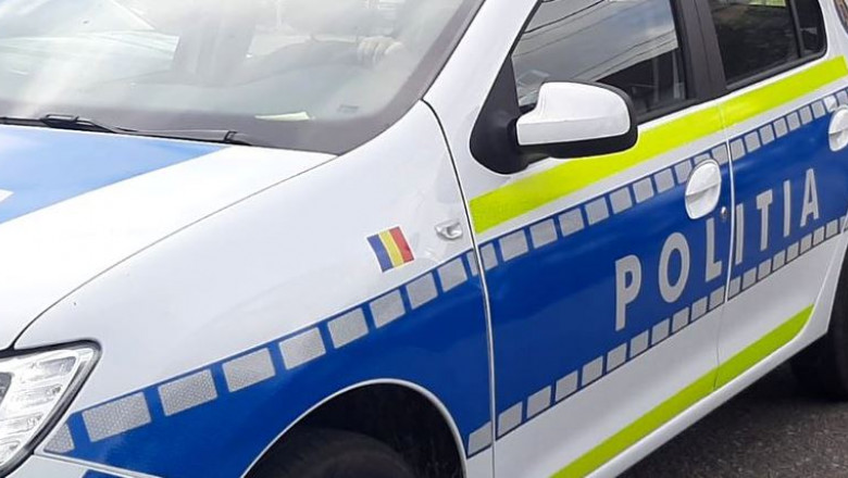 Mașină de poliție cu inscripționare nouă