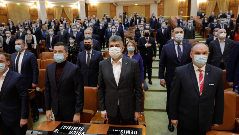 marcel ciolacu și deputații psd în plenul camerei deputaților