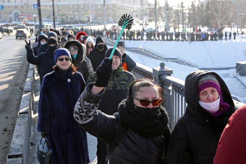 Protest in Omsk cu perie de wc