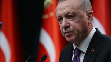 Recep Tayyip Erdogan si steagul turciei