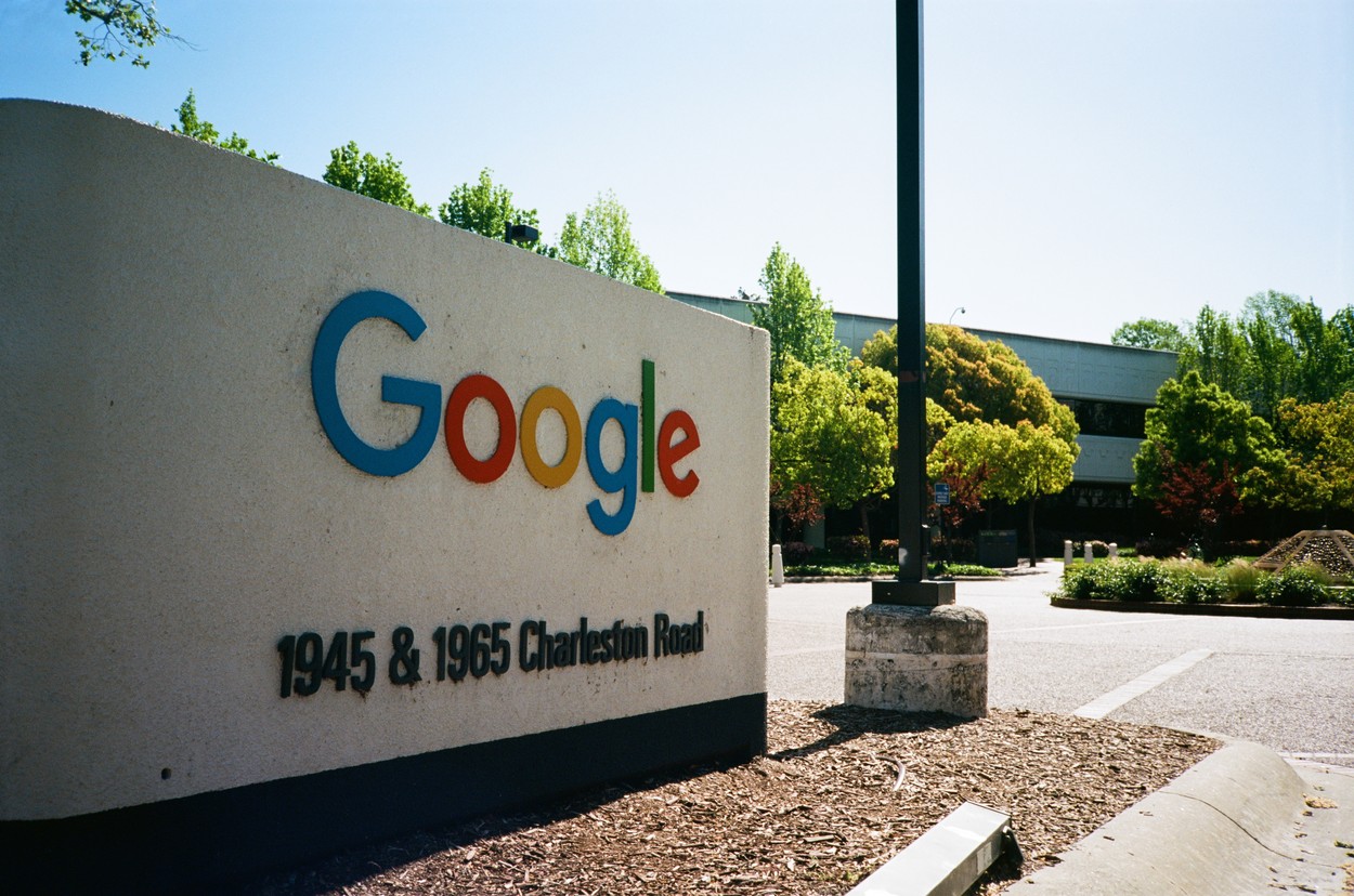Acuzată de discriminare salarială, Google a acceptat să plătească despăgubiri de 3,8 milioane de dolari