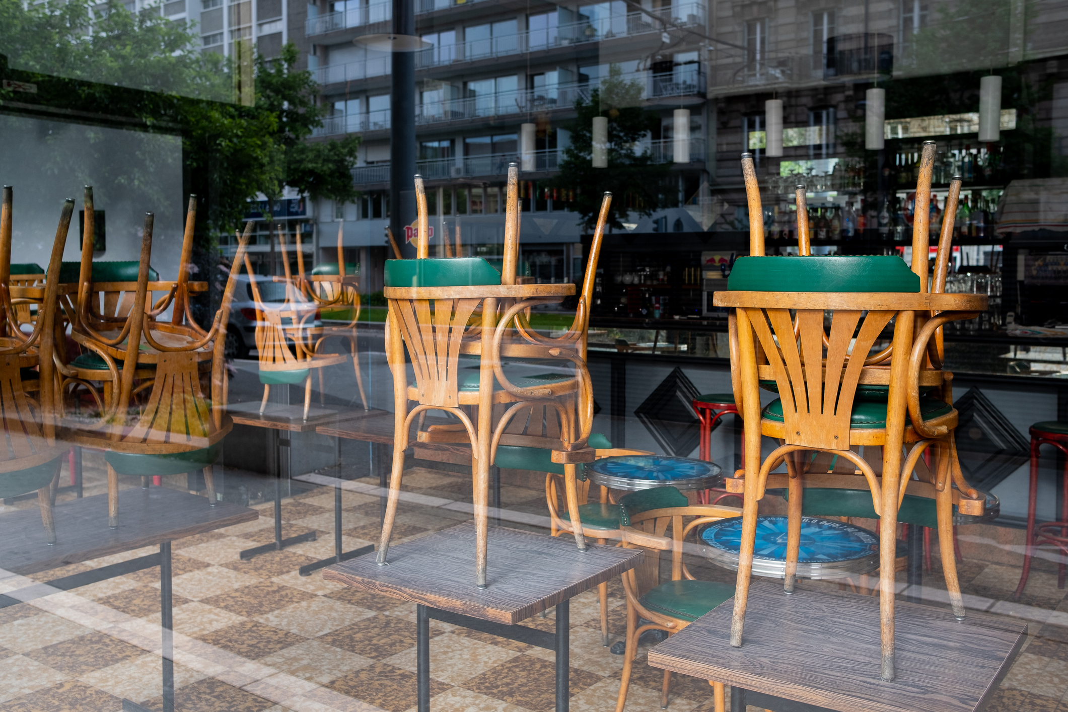 Un sucevean a mâncat la un restaurant, apoi a sunat la 112 să reclame că este deschis. Poliția l-a amendat și pe el