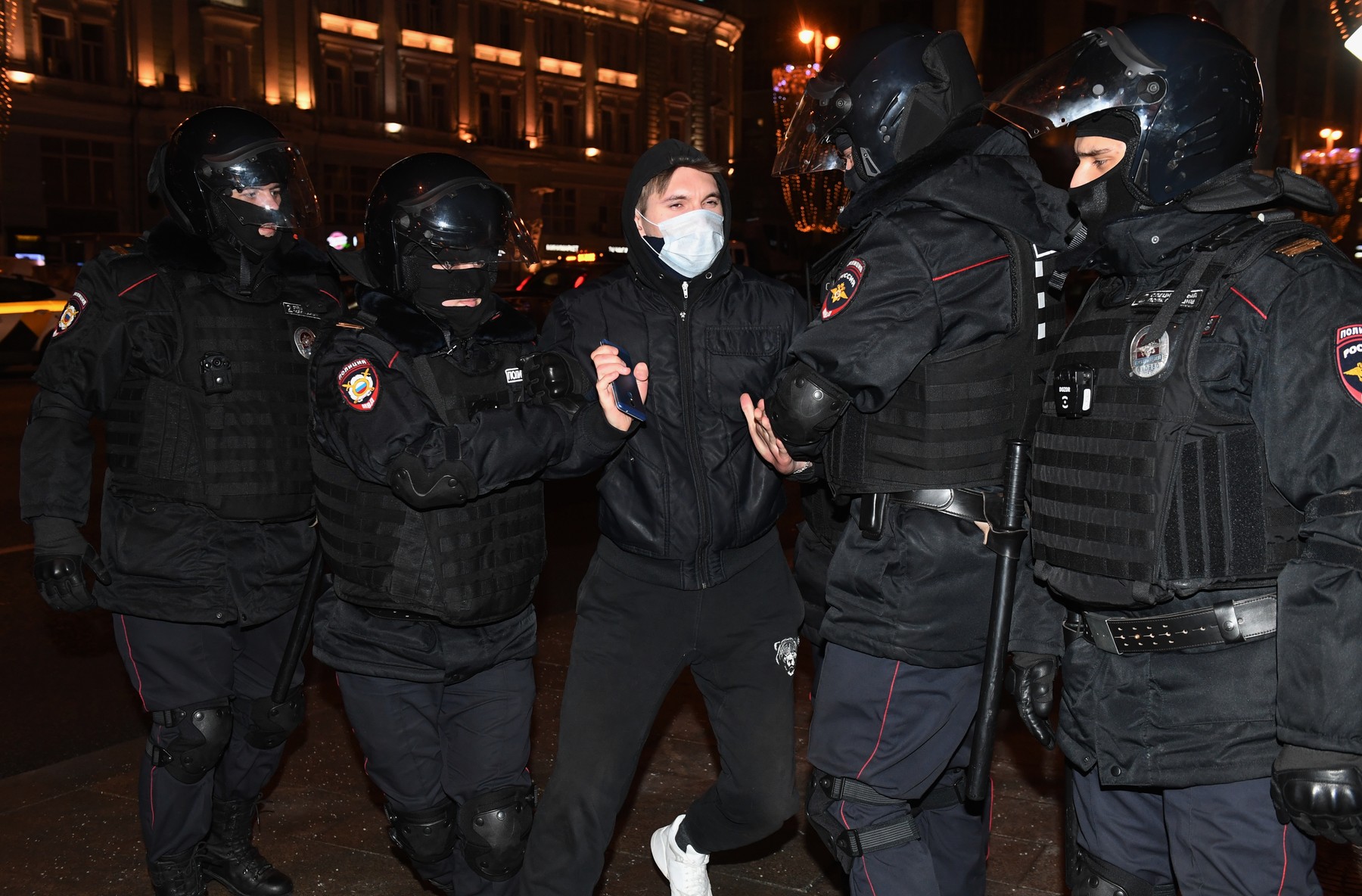 Rusia trimite paznici în școli ca să-i oprească pe elevi să participe la manifestațiile pro-Navalnîi