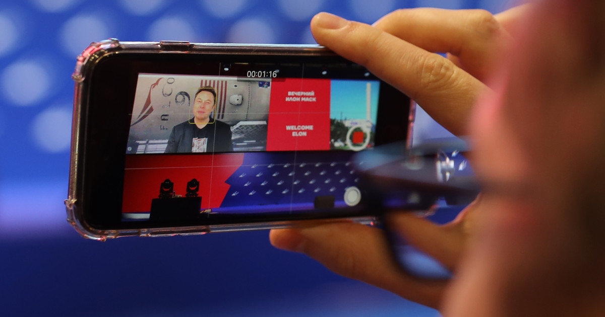 Facebook „clonează” orice rival