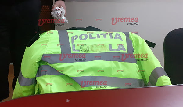 Cât costă o uniformă de polițist local. Un agent a pus-o la vânzare pe un site de anunțuri