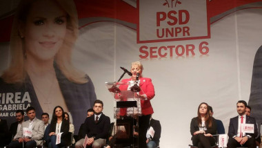 Aurelia surulescu susține un discurs la o reuniune a femeilor social democrate