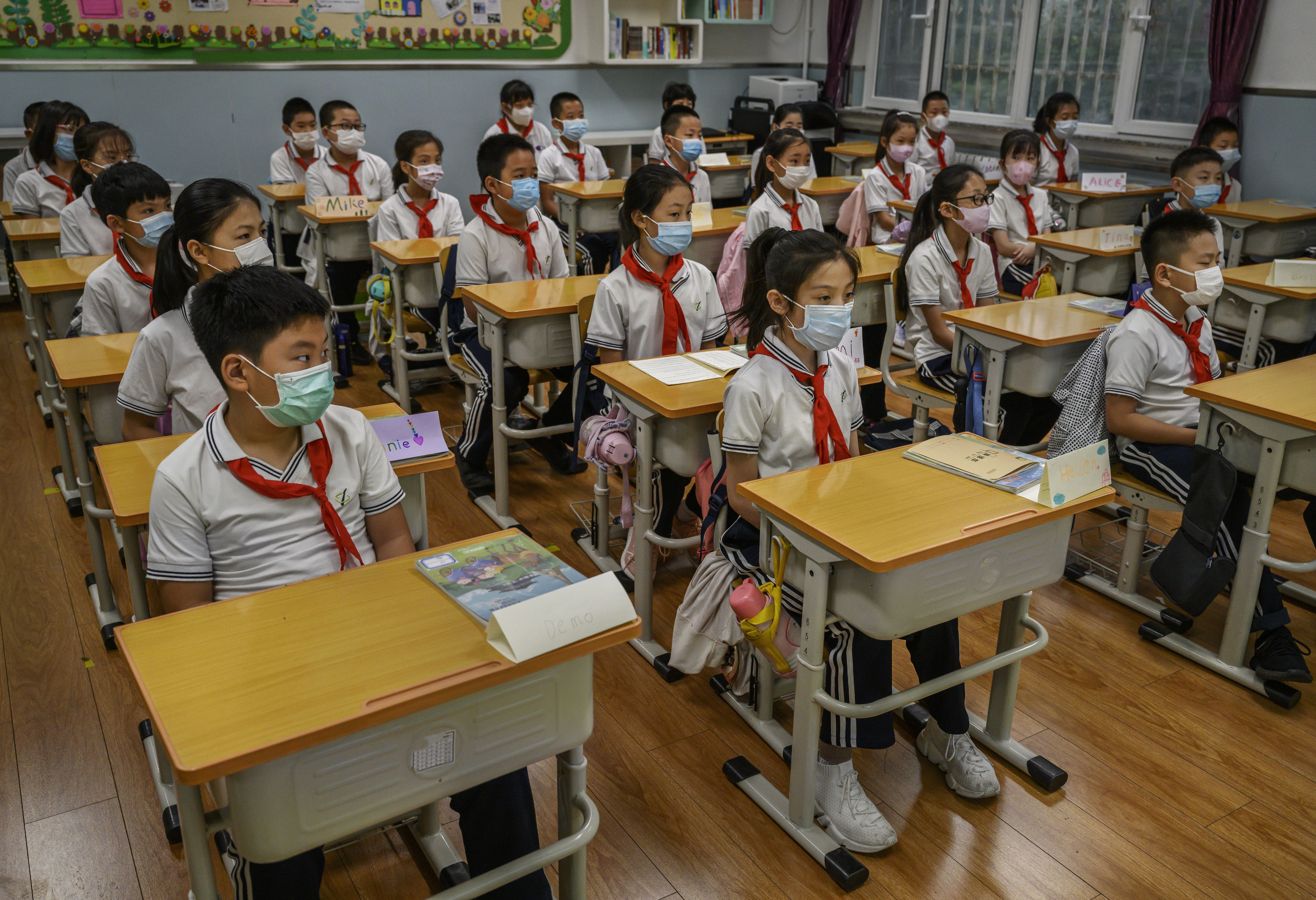 China vrea să-i facă pe băieți mai “masculini”, deoarece au devenit prea efeminați