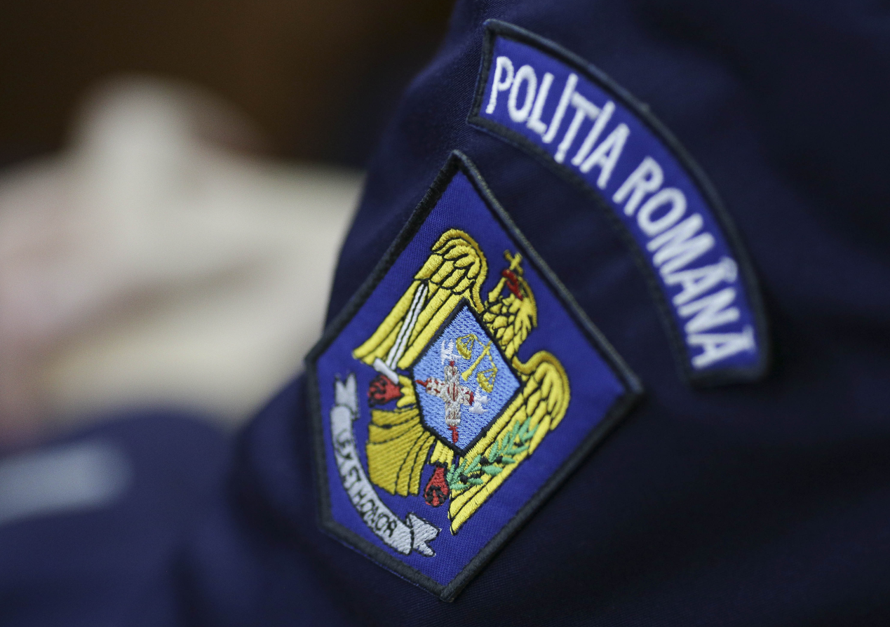 CCR: Atenţionarea poliţistului de către un superior, așa cum e prevăzută în lege, poate avea un impact psihologic semnificativ