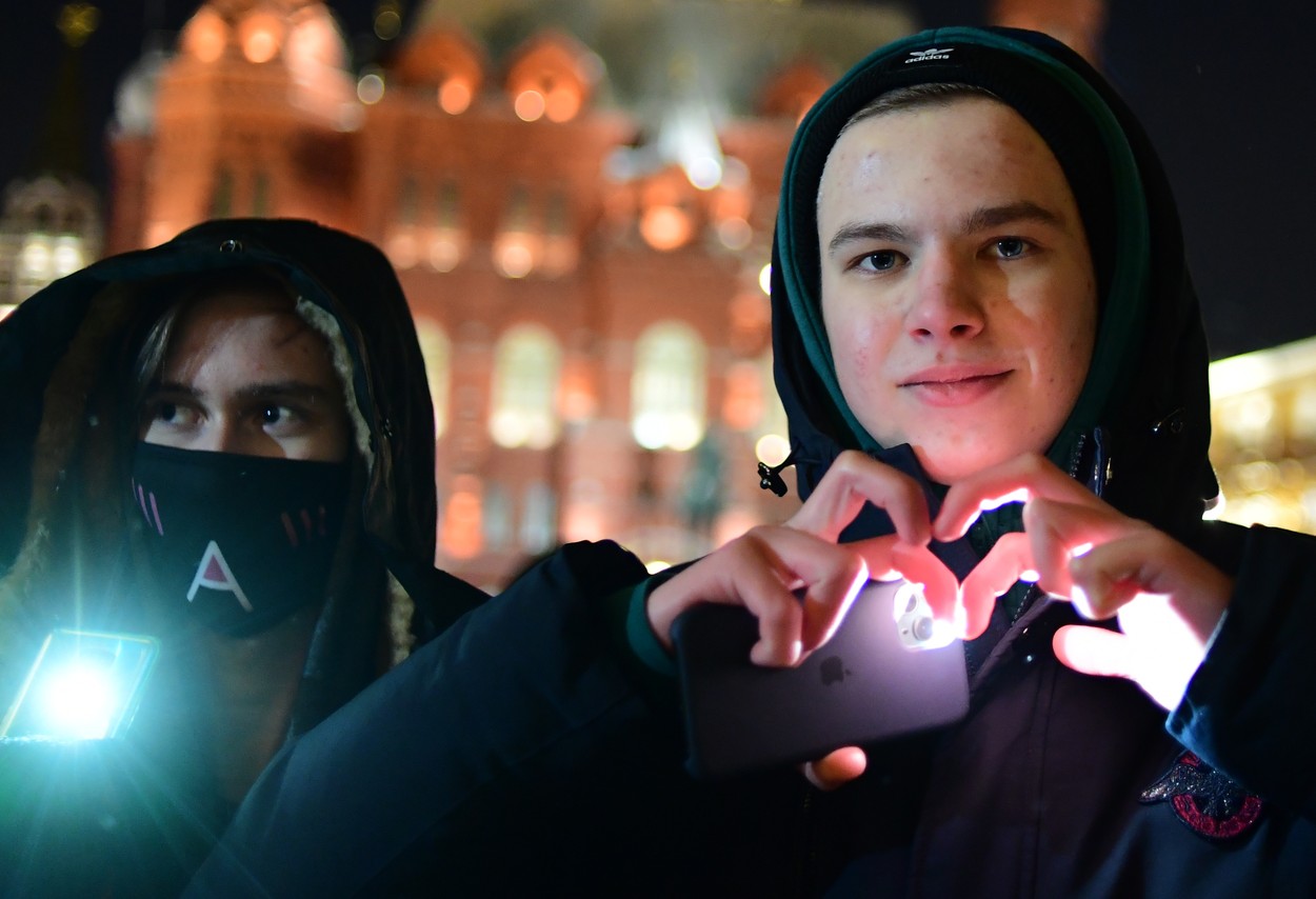 Rușii au organizat un protest al luminilor, de Ziua Îndrăgostiților, pentru a-l susține pe Alexei Navalnîi