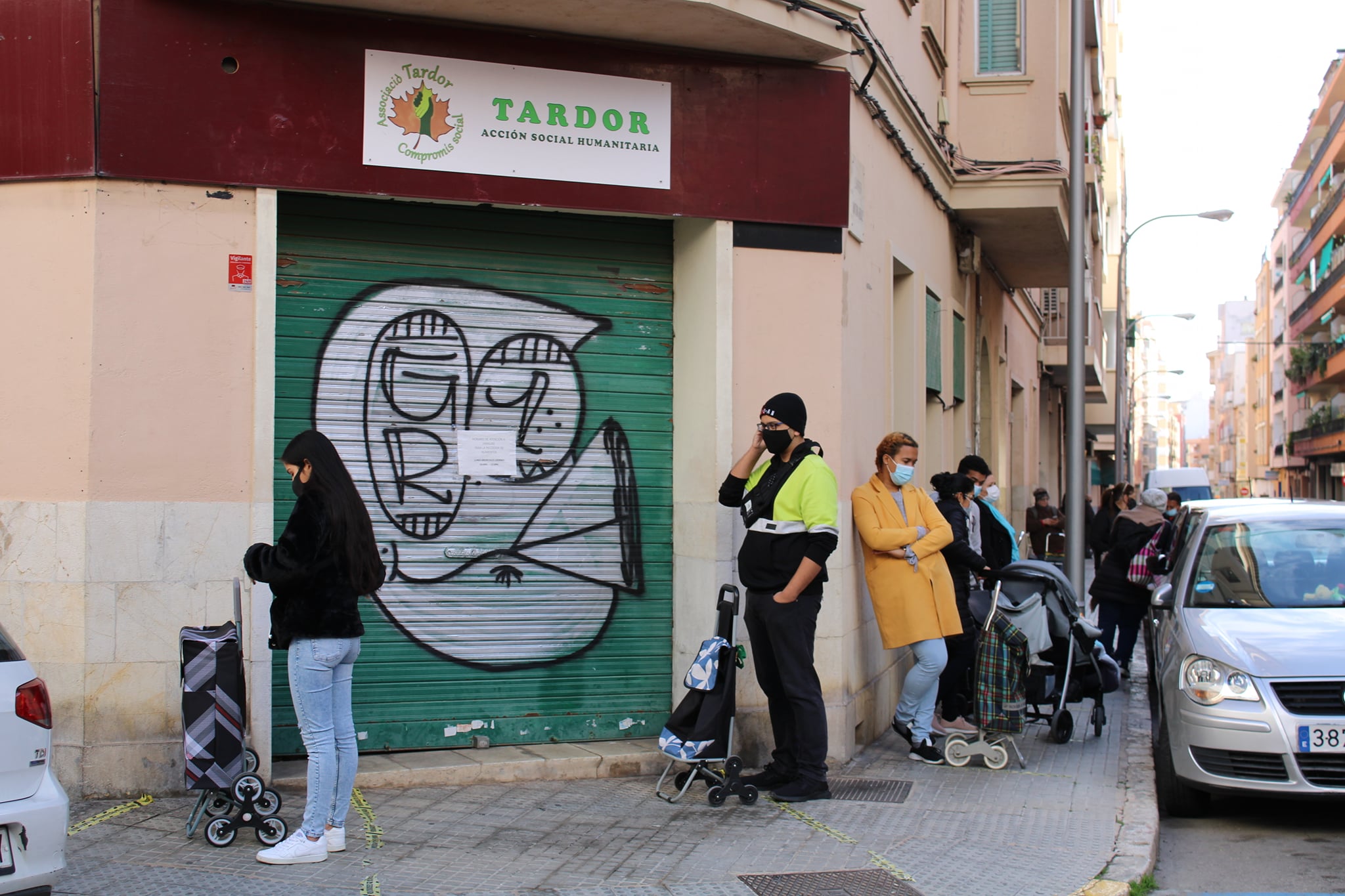 O treime dintre locuitorii din Mallorca, la limita supraviețuirii. Cozile la care oamenii așteaptă o masă caldă cresc de la zi la zi