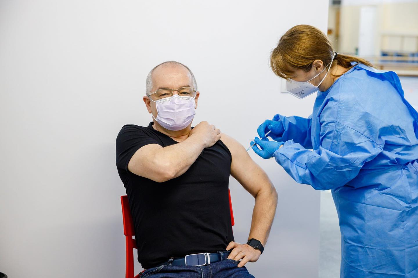 Emil Boc s-a vaccinat împotriva COVID cu AstraZeneca: „Totul OK”