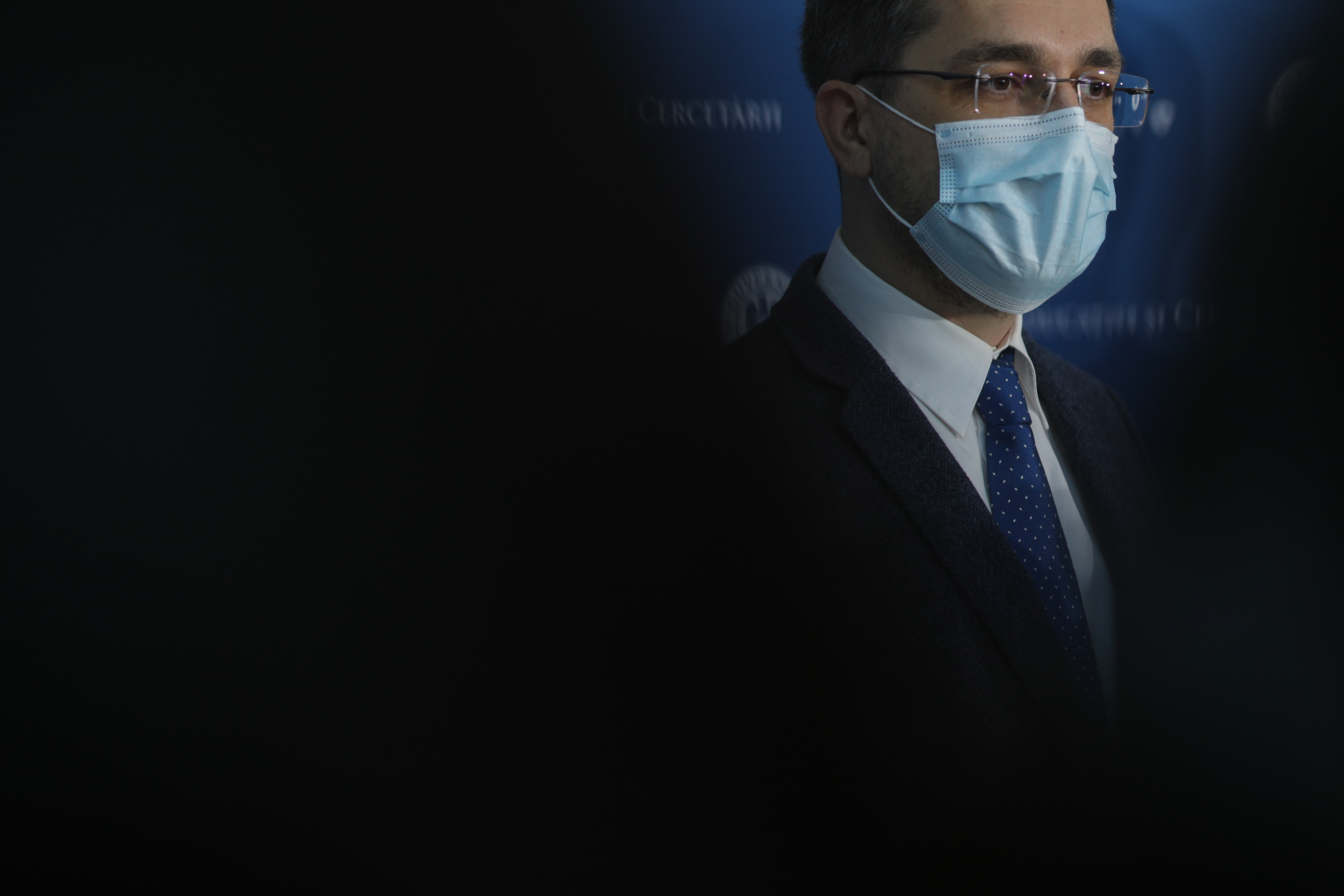 Deputații dezbat prima moțiune împotriva unui membru al Guvernului Cîțu. Voiculescu, către PSD: „V-ați bătut joc de munca mea”