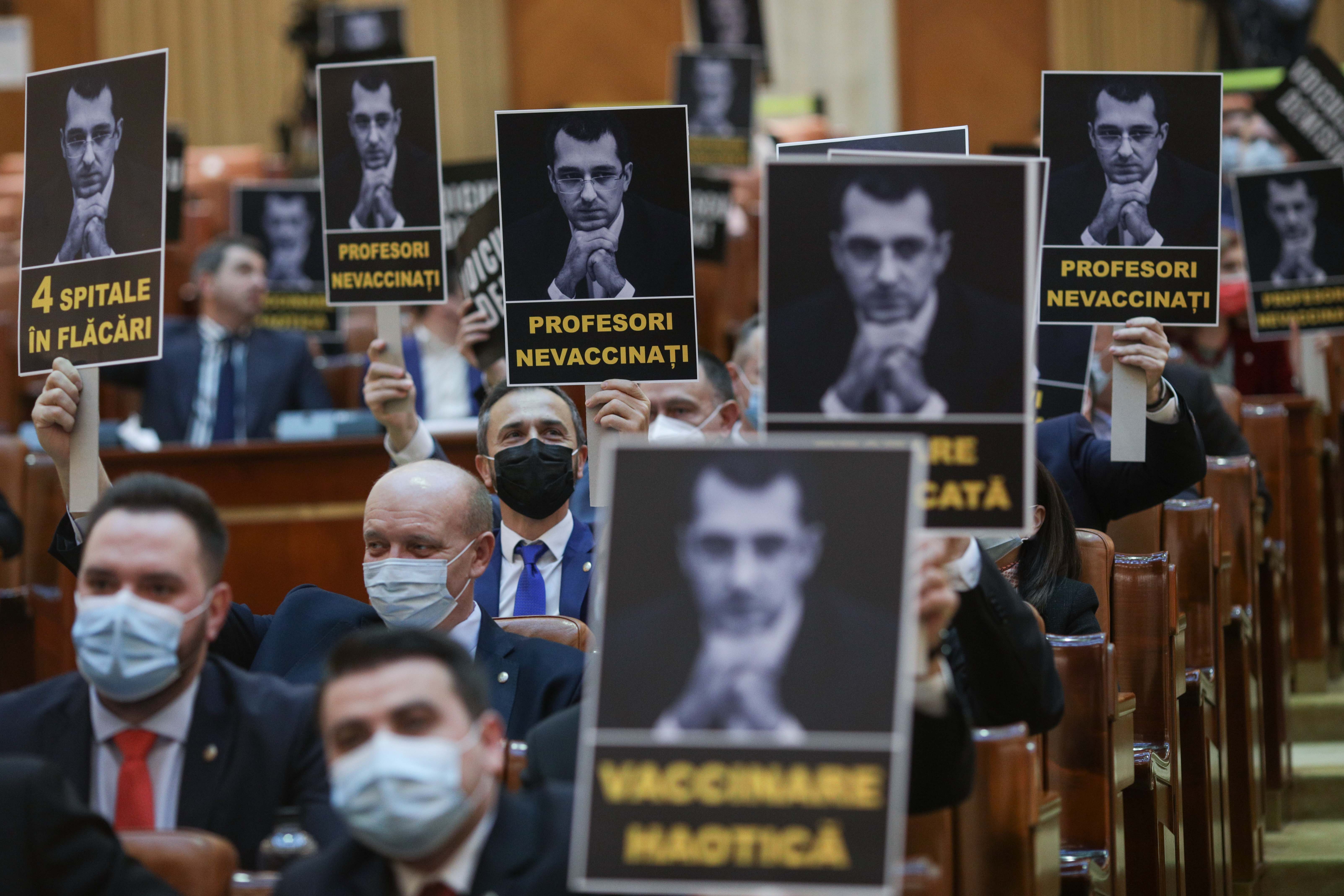 Moțiunea împotriva ministrului Sănătății. Rafila: Multă demagogie și foarte puțină asumare. Voiculescu: Autorii dezastrului-mafia PSD