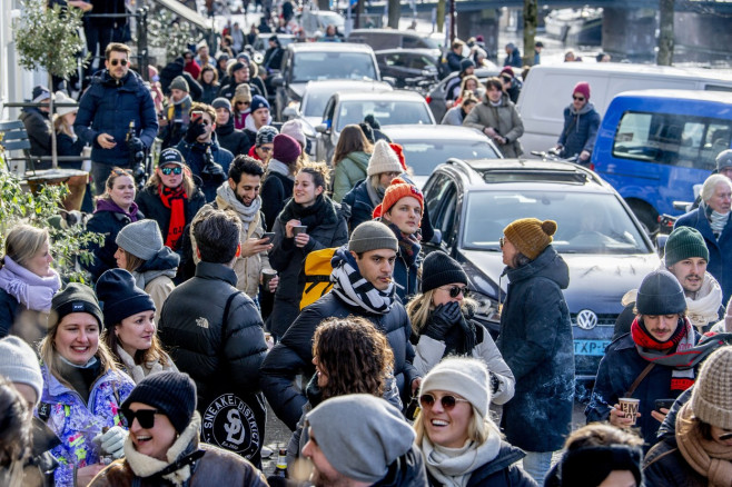 petrecere pe strada în amsterdam