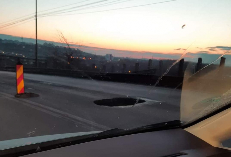 Doi polițiști din Galați au fost loviți de o mașină în timp ce dirijau traficul