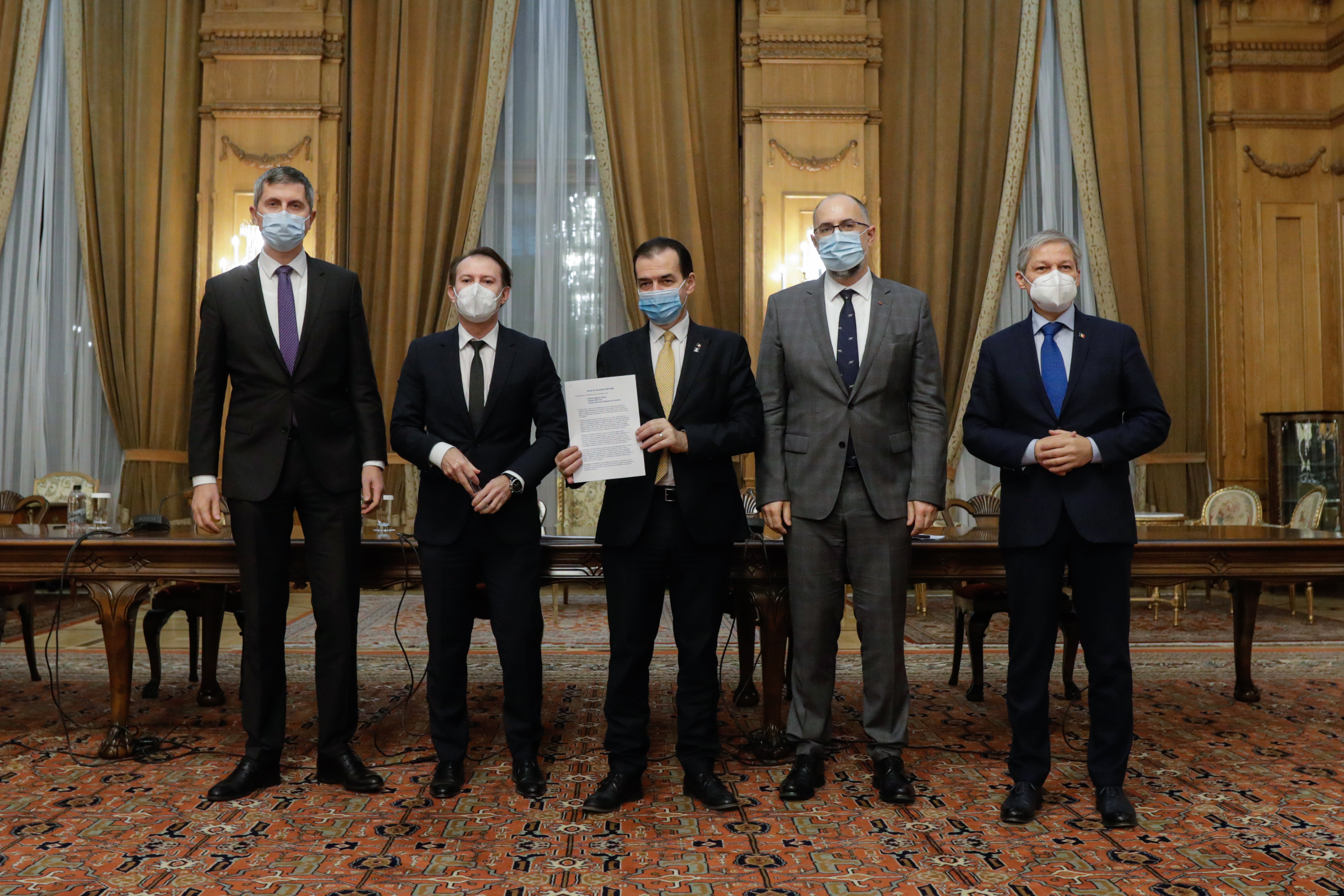 Eliminarea pensiilor speciale ale parlamentarilor a fost amânată. Coaliția s-a împiedicat în procedură