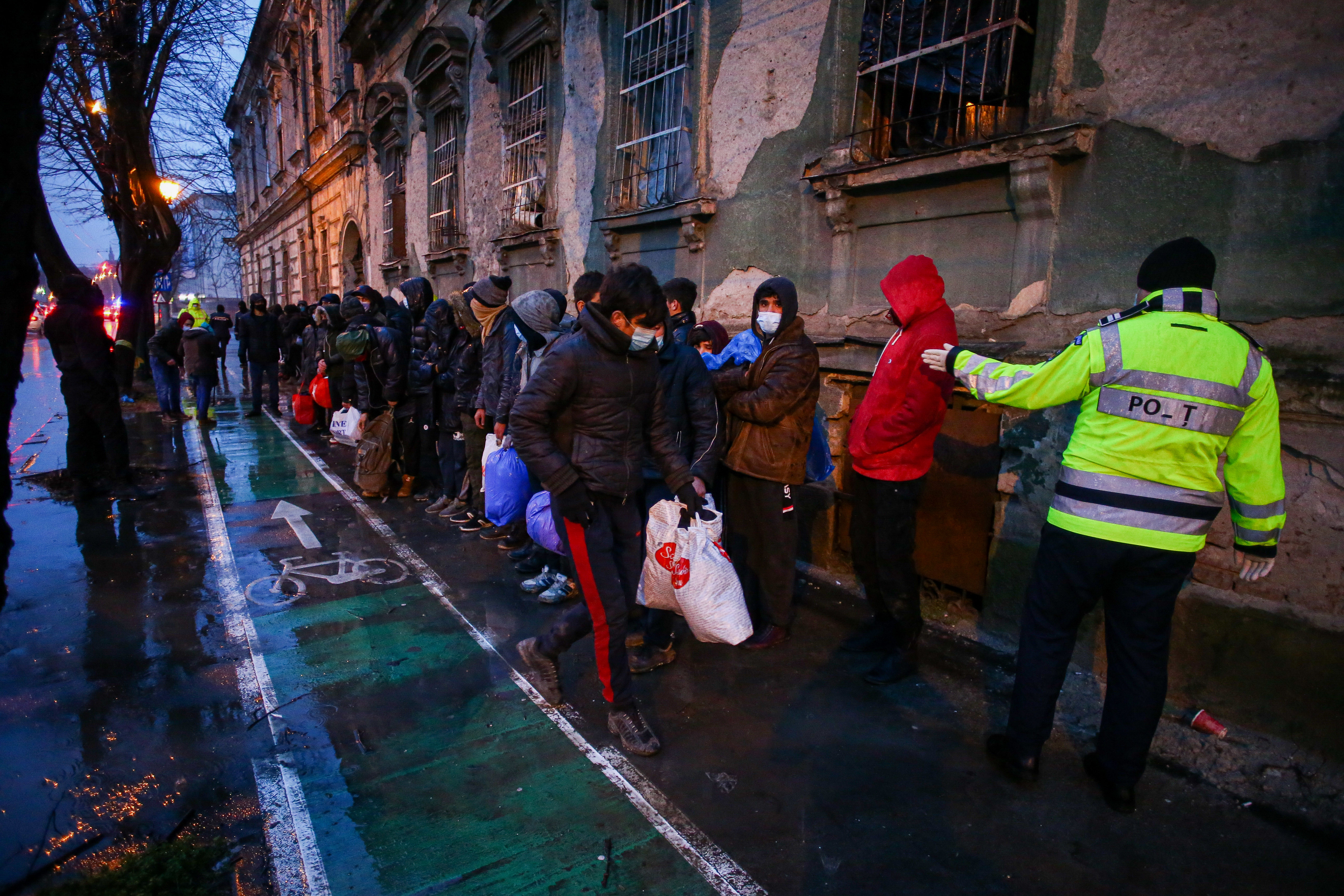 Ministrul de Interne vrea sancționarea imigranților care părăsesc centrele de cazare din țară și revin în Timișoara