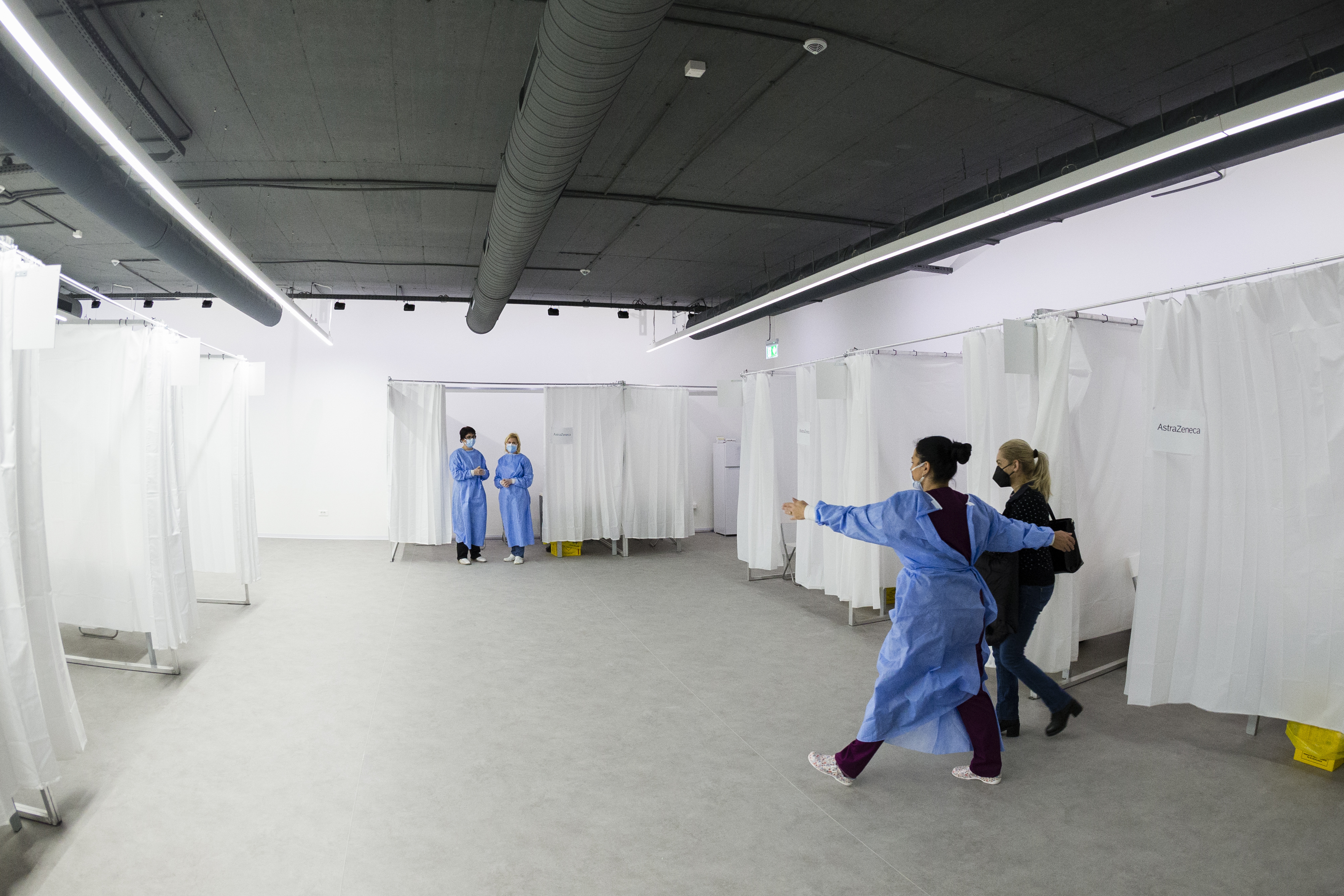 Gheorghiță: După vaccinarea cu două doze, numărul cazurilor noi din spitale și centre sociale a scăzut cu 87%
