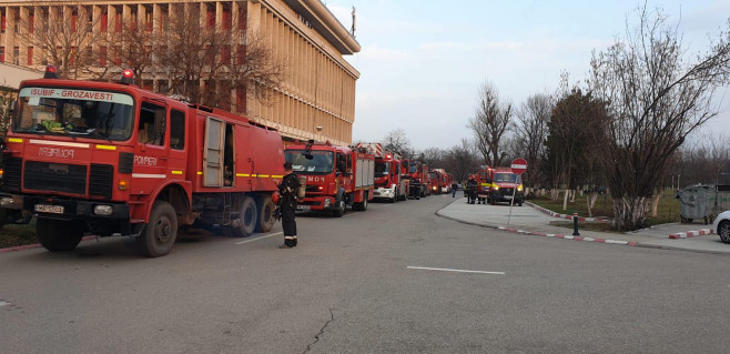 incendiu politehnica pompieri3