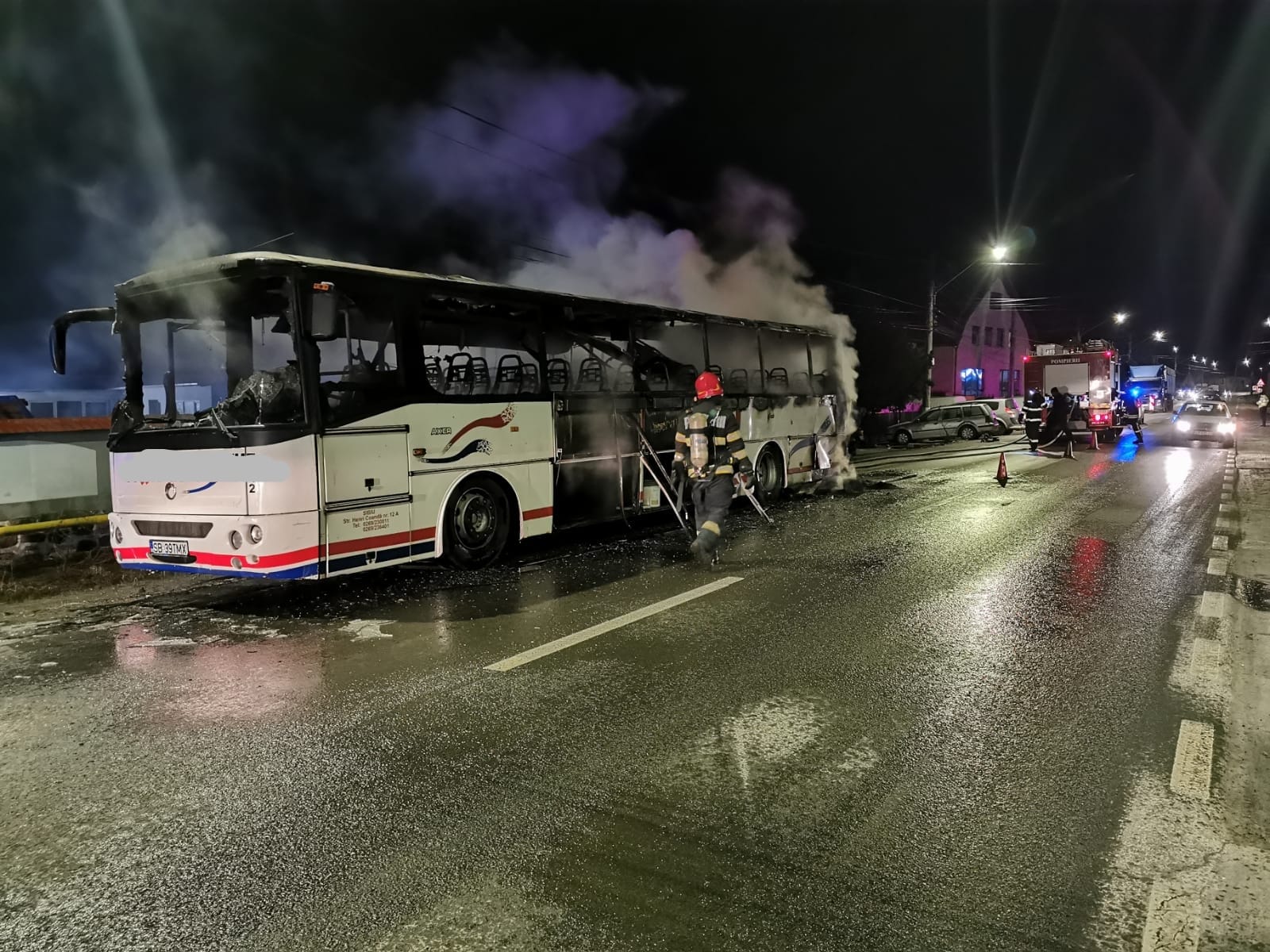 Sibiu. Un autobuz plin cu pasageri a luat foc în mers