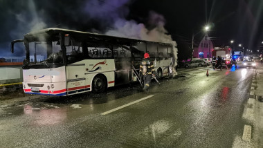 autocarul care a luat foc in judetul Sibiu