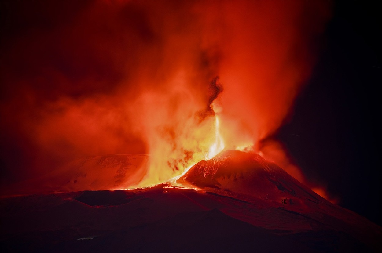 Curiozități despre Etna, cel mai activ vulcan al Europei. Muntele alunecă în mare an de an