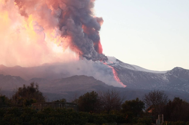 Vulcanul Etna a erupt în 2021