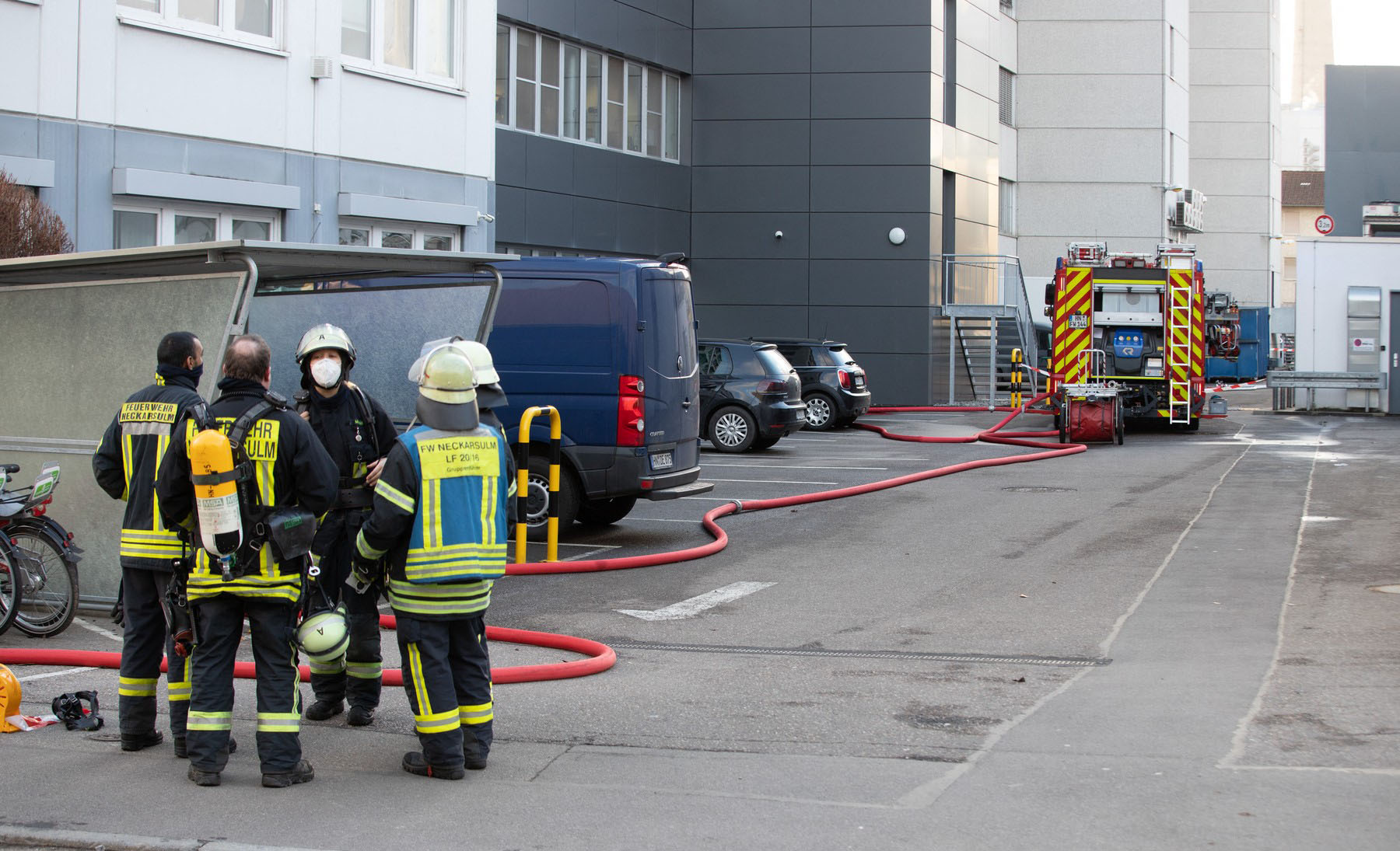 Explozie cu trei răniți la sediul din Germania al unui lanț de supermarketuri. Presă: A fost o bombă plasată într-un plic