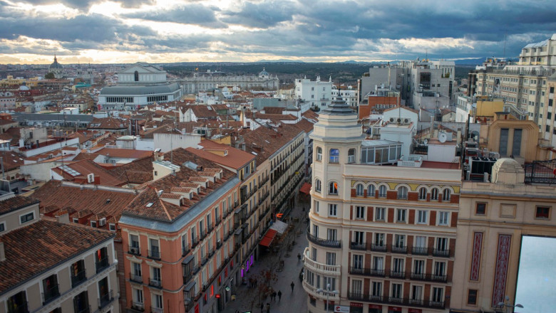 Imagine de sus cu clădiri din Madrid.