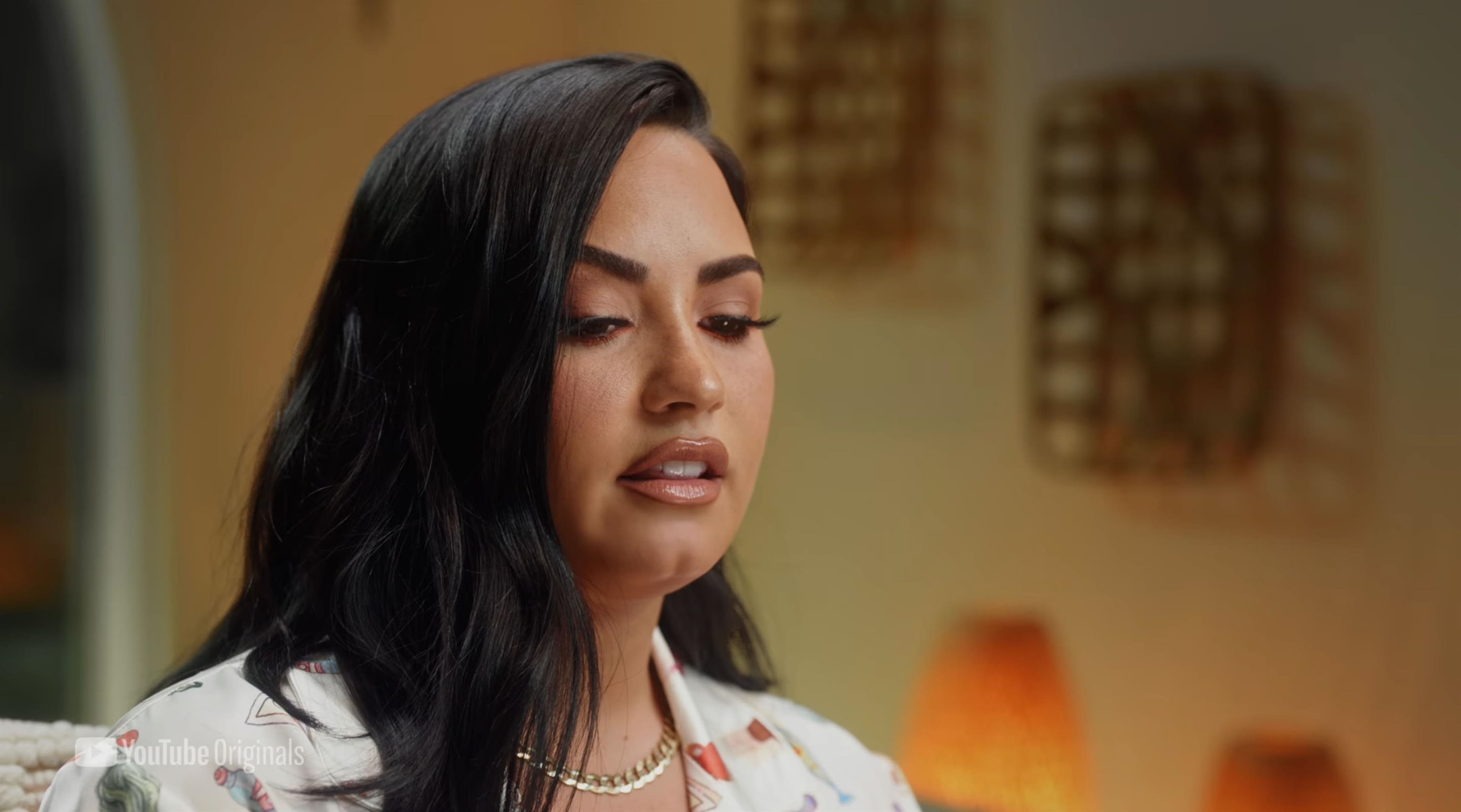 Demi Lovato a avut trei atacuri cerebrale și un infarct în 2018, după o supradoză de droguri. Cântăreața a rămas cu leziuni cerebrale