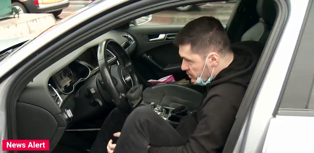 VIDEO. Cât de greu găsește un loc de parcare în București un fost sportiv care a rămas imobilizat în urma unei accidentări