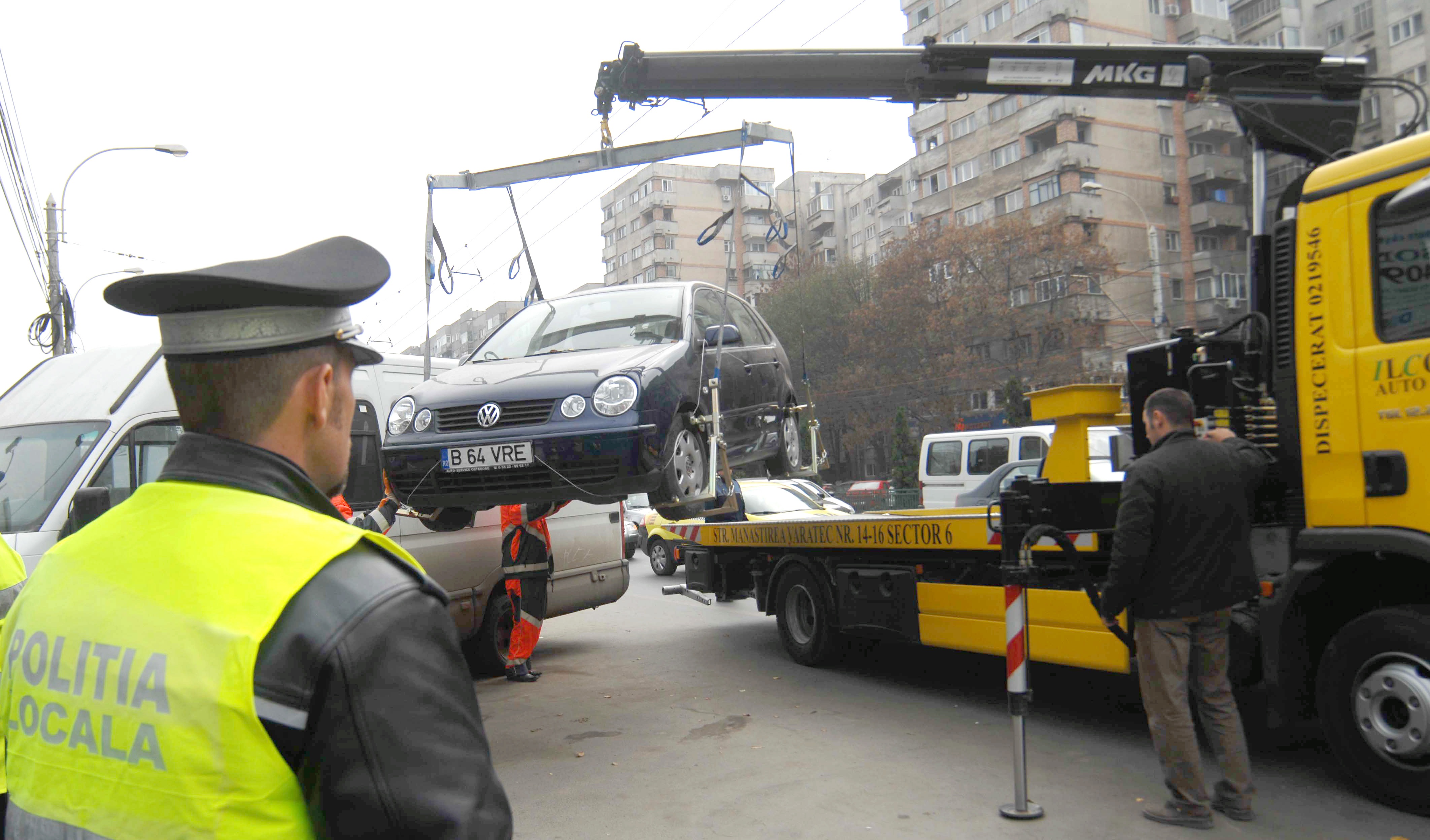 Mașinile care blochează spălarea străzilor în Sectorul 6 vor fi ridicate. Cât costă recuperarea vehiculului
