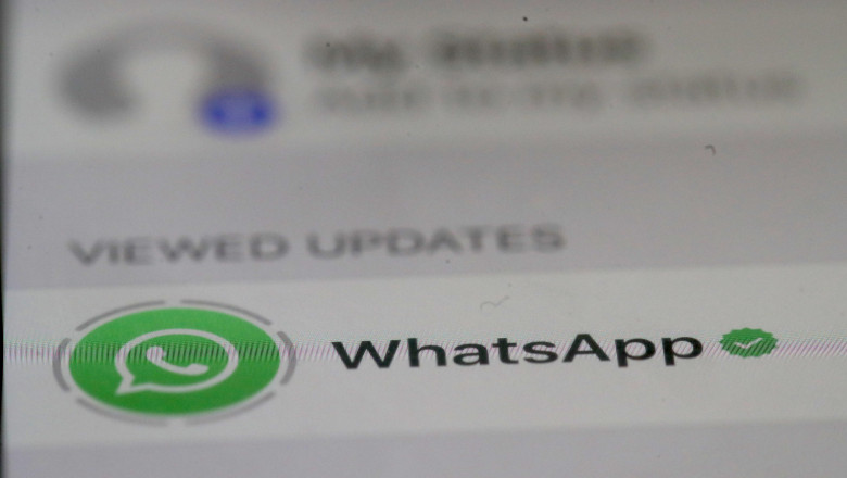 mesaj de update la whatsapp, pe un iphone.