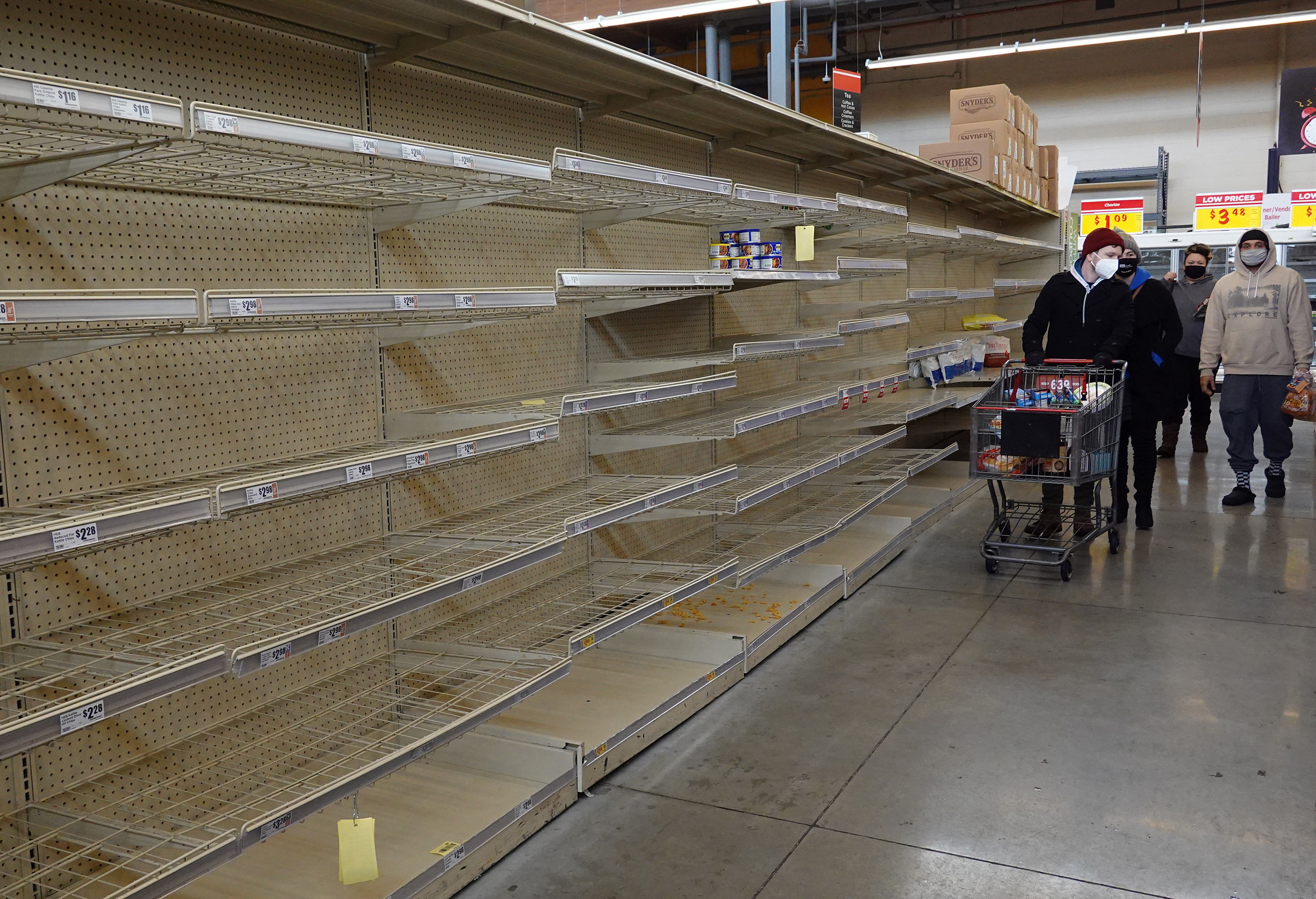 SUA se confruntă în continuare cu iarna grea. În Texas a revenit curentul electric, dar rafturile magazinelor au rămas goale