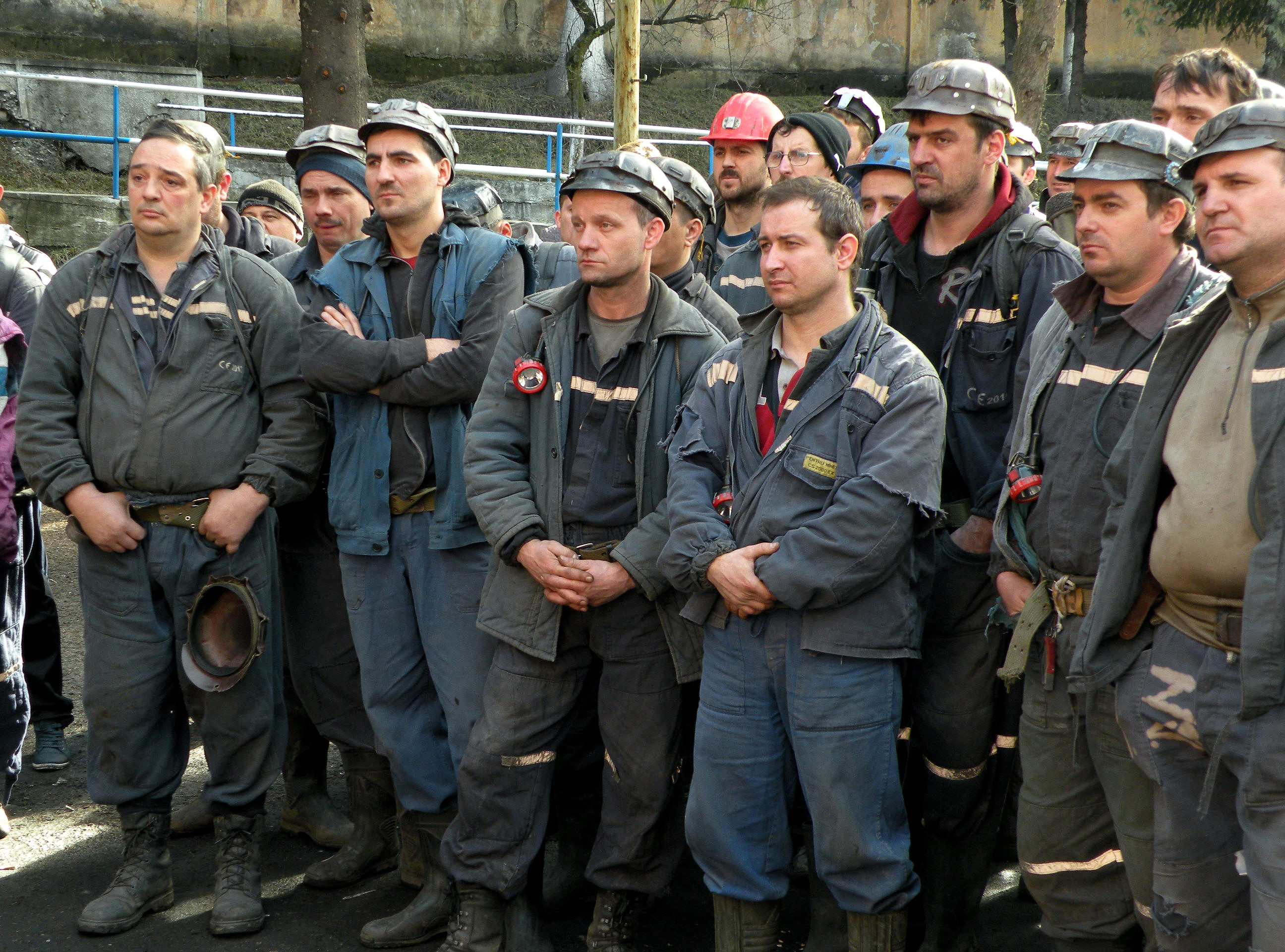 Minerii de la Livezeni au încheiat protestul și au ieșit din subteran, după ce li s-a promis că-și vor primi banii mai repede