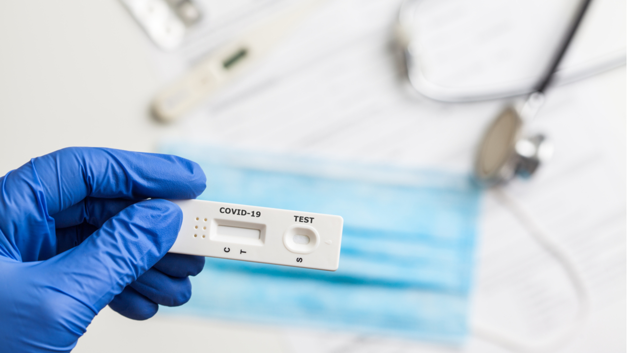 MedLife oferă teste rapide gratuite, la cerere, pentru depistarea infecției cu virusul COVID-19
