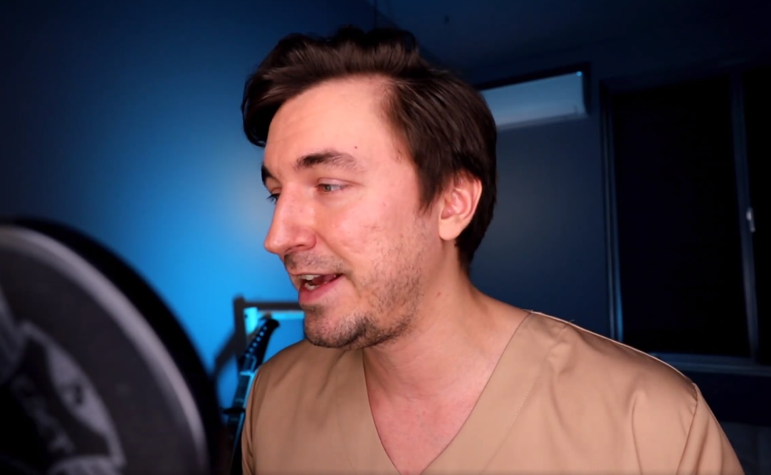 Te poți îmbolnăvi dacă stai în curent? Un medic explică de ce mulți oameni acuză afecțiuni după ce „i-a tras curentul”
