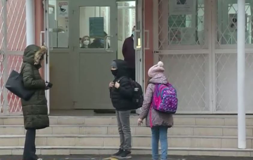 Primul elev confirmat cu coronavirus. Copilul a fost testat marți