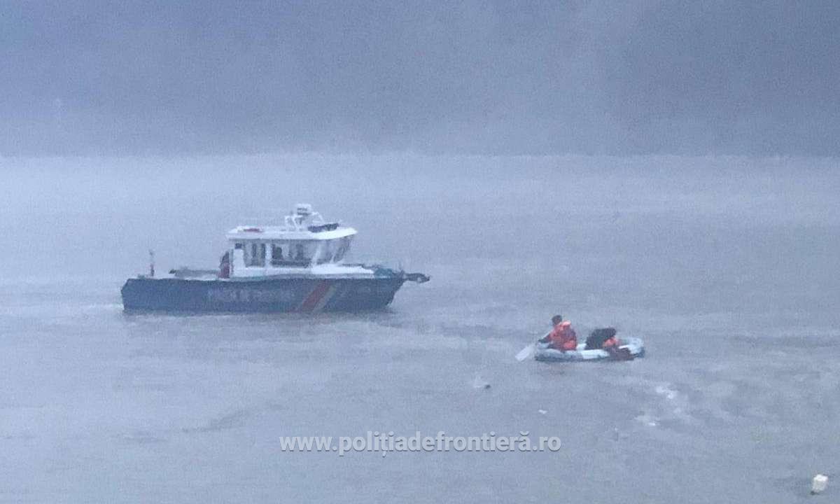 FOTO. Cetățeni din Yemen salvați de polițiștii de frontieră din apele Dunării