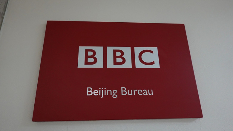 panou pe care scrie bbc beijing bureau