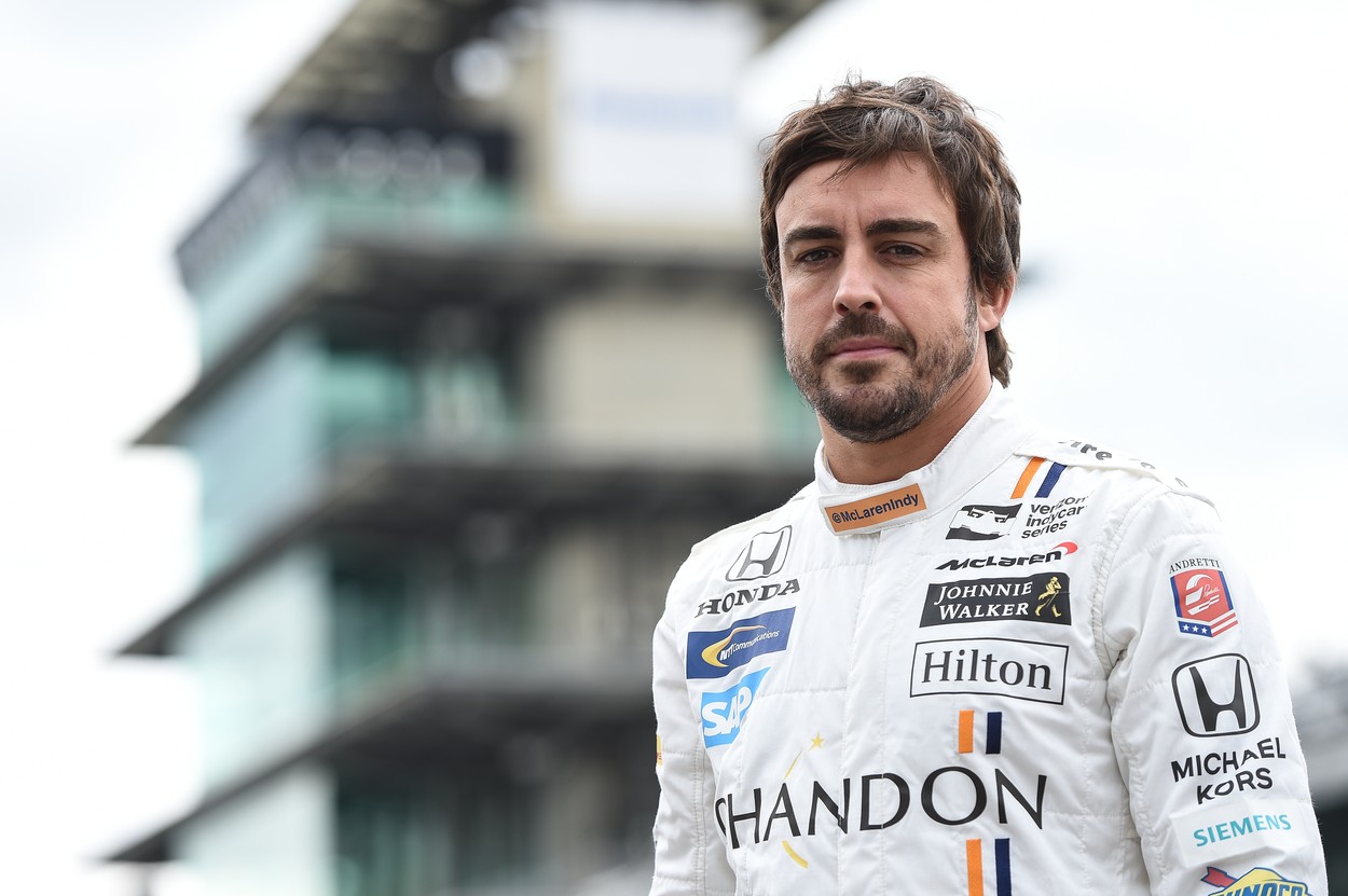 Pilotul de Formula 1 Fernando Alonso, lovit de o mașină în timp ce mergea pe bicicletă
