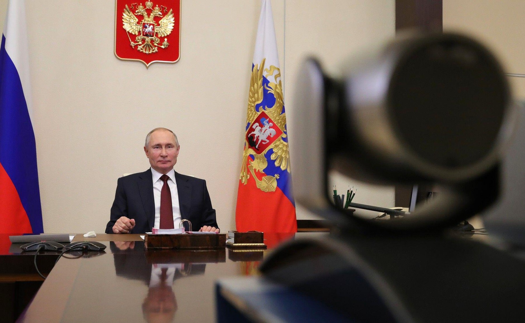 Putin spune că nu vrea să facă „pe maimuța” și să se vaccineze public împotriva COVID